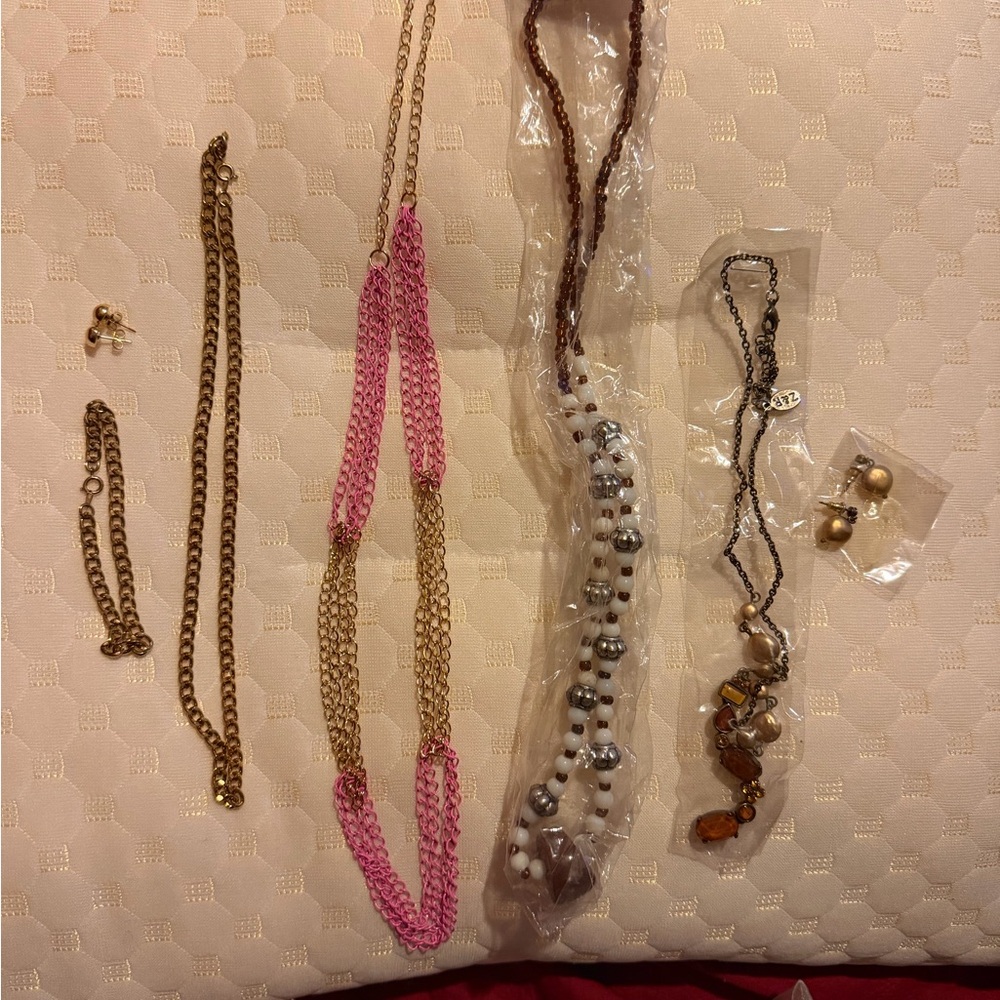 Chic Gold and Pink Necklace Set